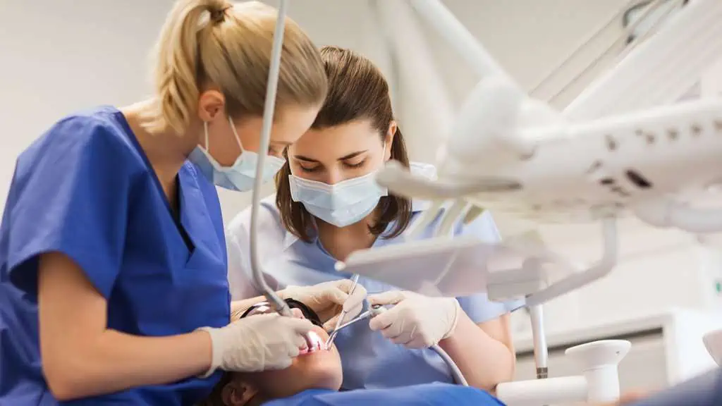 Dental Assistant Resume Examples: 5 Best Samples & Why They Work