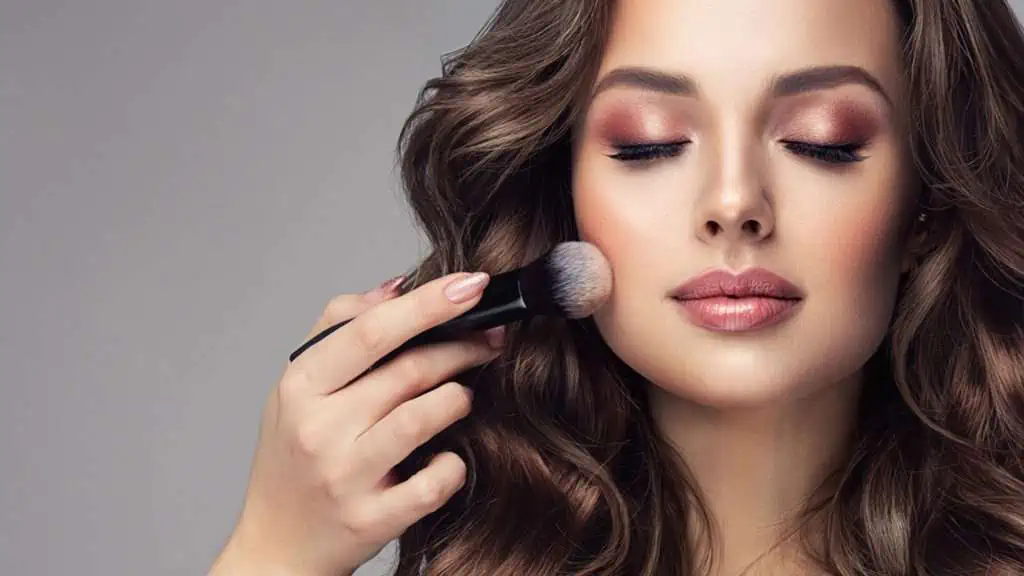 MakeUp Artist Resume Examples: 5 Best Samples & Why They Work