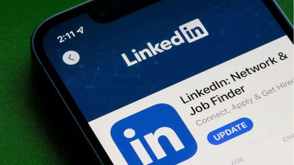 How To Write A LinkedIn Recommendation: Tips For Standing Out